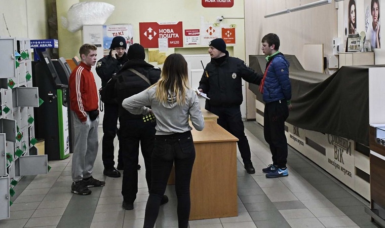 В Киеве банда подростков напала на продюсера ТВ-канала. ВИДЕО  