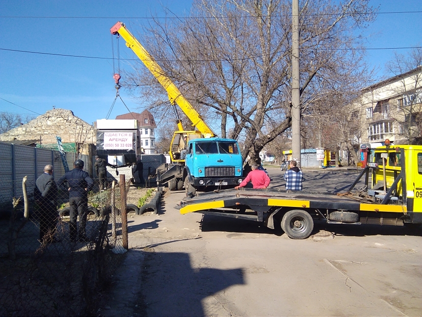 В Заводском районе Николаева демонтировали очередную незаконную будку