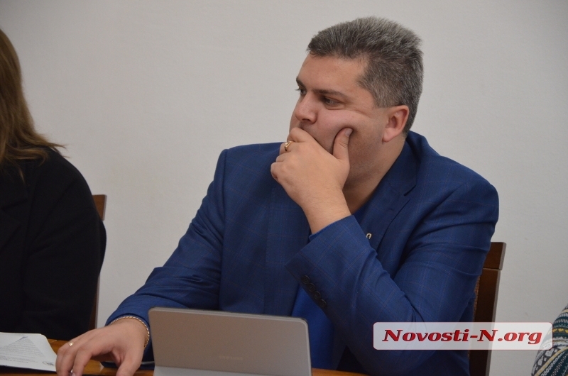 Директор департамента ЖКХ Николаева не получал официального документа об отстранении