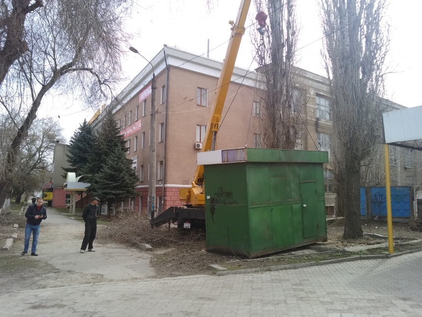 В Заводском районе демонтировали очередную незаконную будку