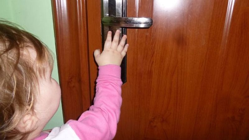 В Николаеве спасатели дважды открывали помещения, в которых закрылись дети