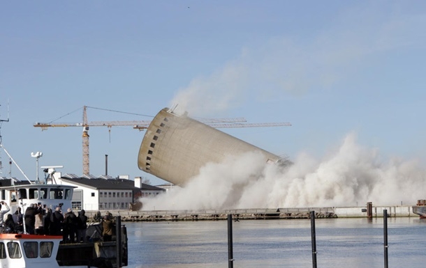 В Дании башня упала на библиотеку. ВИДЕО