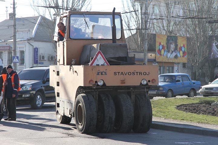 В Николаеве аварийный ремонт дорог завершат до конца апреля