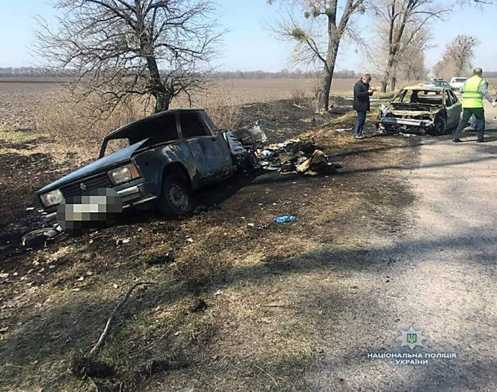 На Киевщине неизвестные ограбили и сожгли автомобиль «Укрпочты», перевозивший пенсии