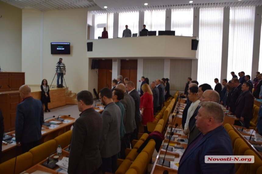 С опозданием в 40 минут начала свою работу сессия Николаевского облсовета