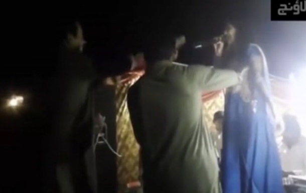 В Пакистане застрелили беременную певицу за отказ танцевать. ВИДЕО