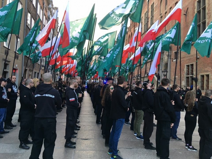 "Смерть врагам отечества": в польском Гданьске националисты вышли на массовое шествие