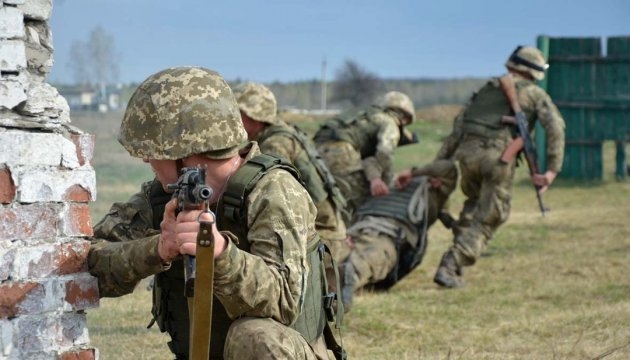 Сутки в АТО: 45 обстрелов, 1 боец ВСУ погиб, 3 получили ранения