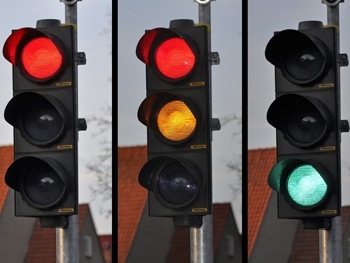 В Укравтодоре объяснили, чем опасен отказ от желтого сигнала светофора