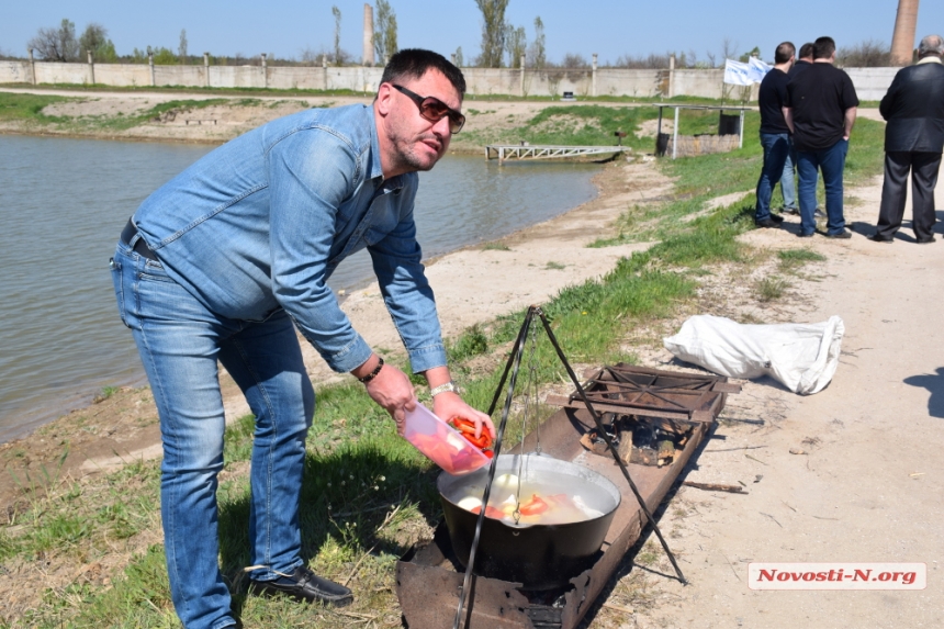 «Уха от Кормышкина и соревнования»: в Матвеевке открыли сезон «рыбной охоты»