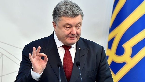 Порошенко похвастался "ценностью украинского паспорта"  