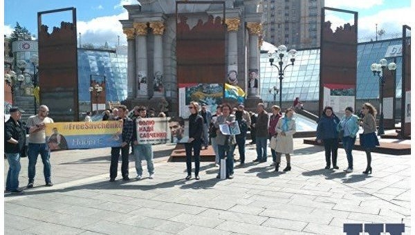 На Майдане митингуют в поддержку Савченко