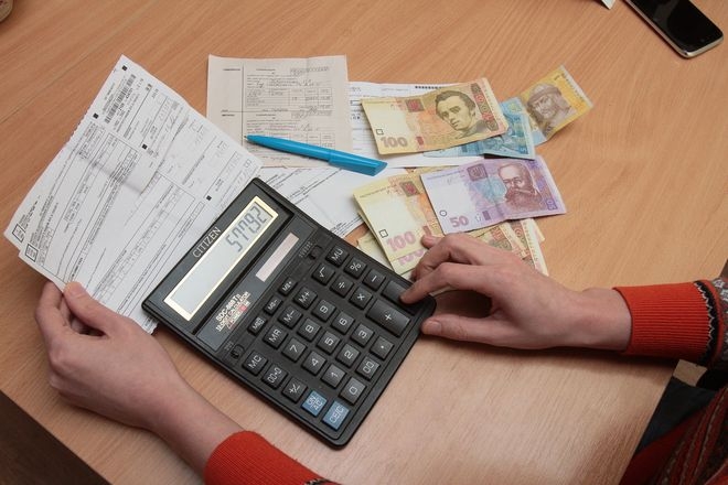 Украинцы платят за коммуналку больше: раскрыт секрет «чудо»-платежек