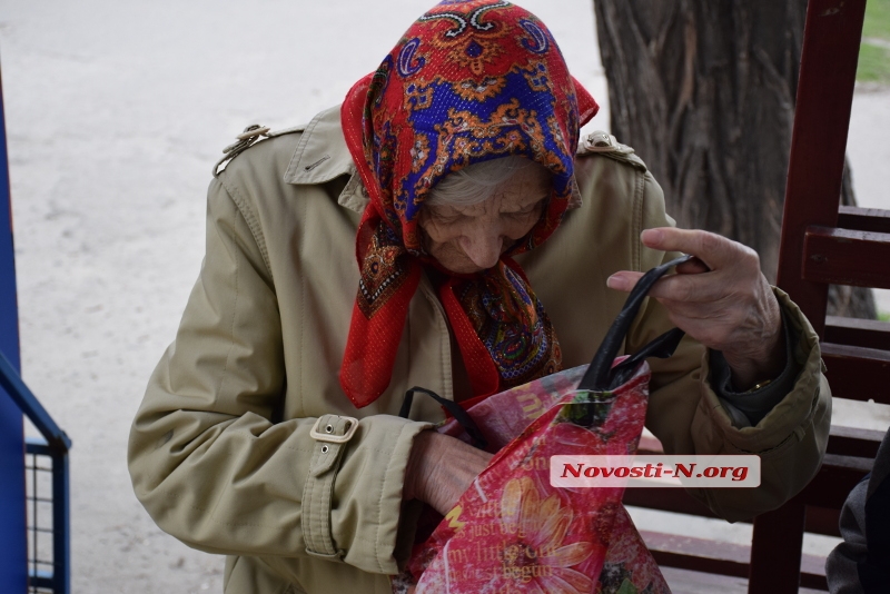 Видео бабка. 90 Летней бабушке волки. Шишка в груди у 90 летней бабушки. 93 12 462809 Летний бабушка.