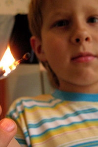 В Николаевской области 5-летний мальчик едва не сжег дом
