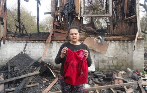 В Киеве неизвестные сожгли дом ромов с детьми внутри. ВИДЕО