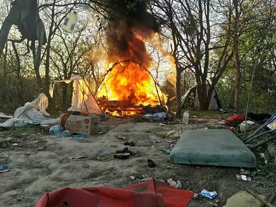 В Киеве националисты начали жечь дома ромов