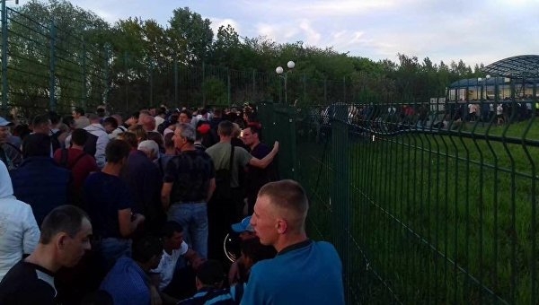   Сотни заробитчан застряли в очередях на границе Украины с Польшей  