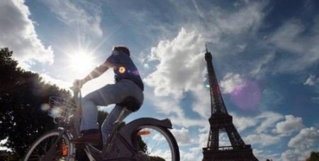 В Париже грабители на велосипедах обчистили ювелирный магазин на 300 тысяч евро
