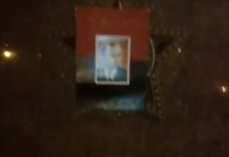 В Киеве звезду на входе в парк «Победа» заклеили портретом Бандеры. ВИДЕО