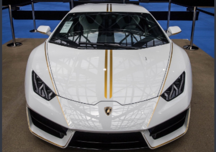 Lamborghini папы римского продали на аукционе за 715 тысяч евро