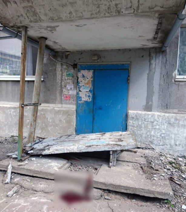 В Донецкой области на четверых детей упала бетонная стена: девочка в реанимации 