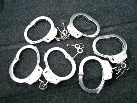Нацполиция отменила тендер на закупку наручников за 1,5 млн гривен
