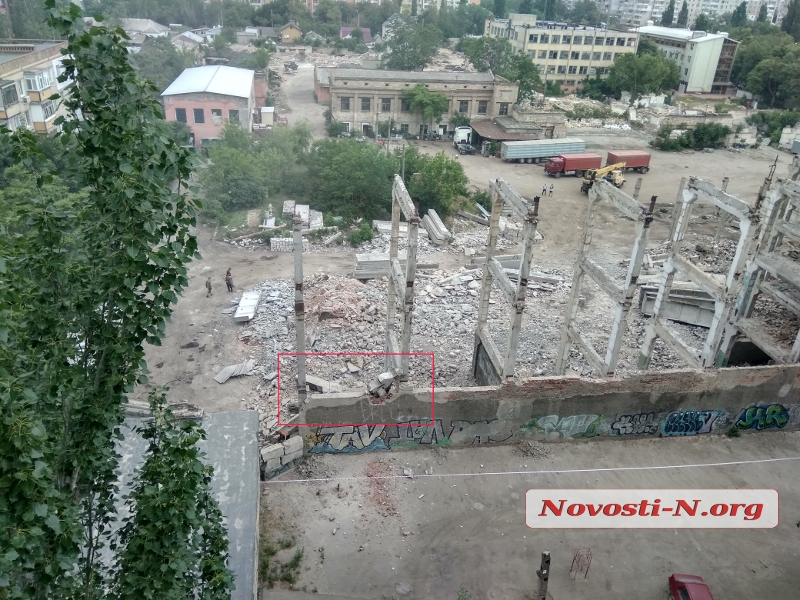 В Николаеве строительные работы ведутся без соблюдения каких-либо мер безопасности