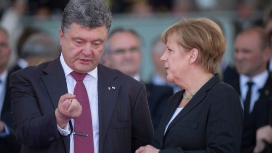 Меркель обсудит с Порошенко арест главреда РИА-Новости Украина