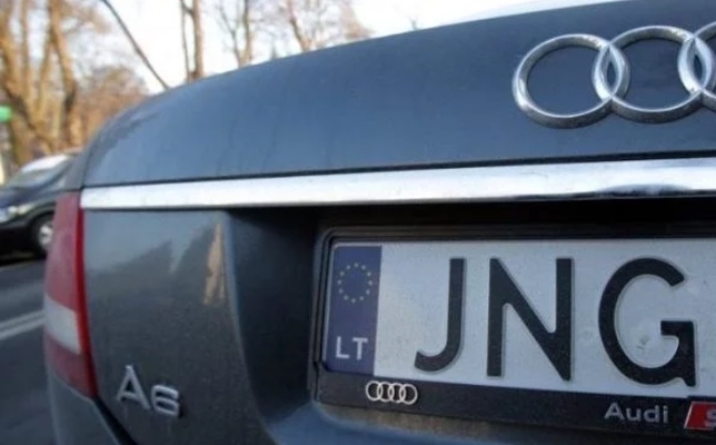 У водителей авто на "евробляхах" начали требовать разрешение на работу в Литве