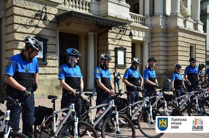 Во Львове открыли первый в городе велопатруль  