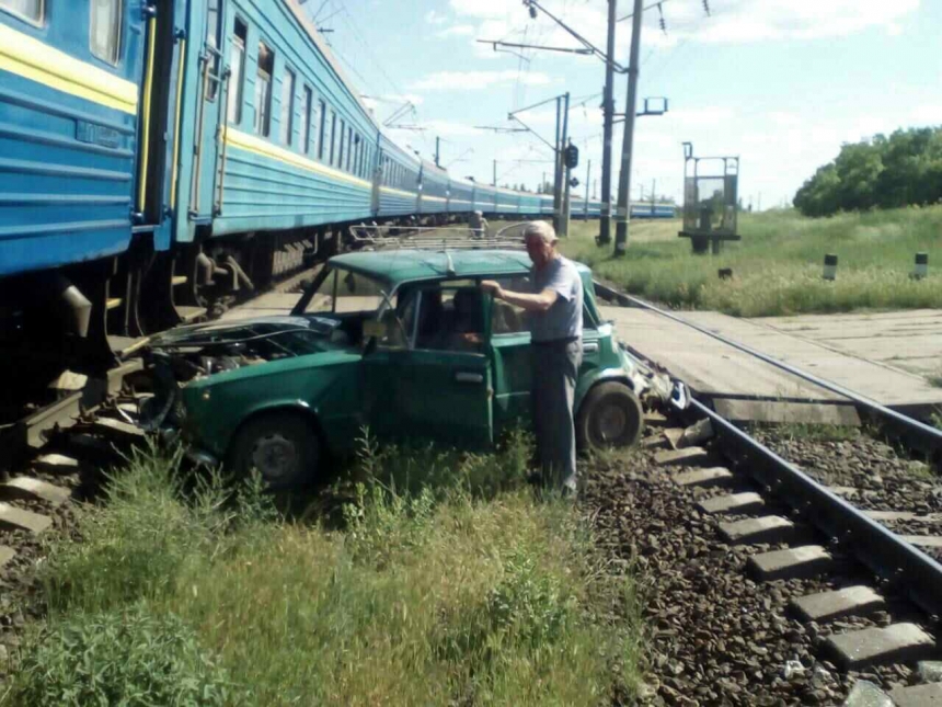 На Николаевщине пьяный пенсионер заблокировал движение поезда на 20 минут