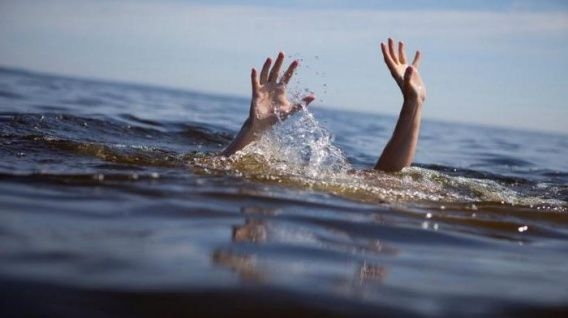 На Николаевщине на затопленном карьере утонул 15-летний школьник