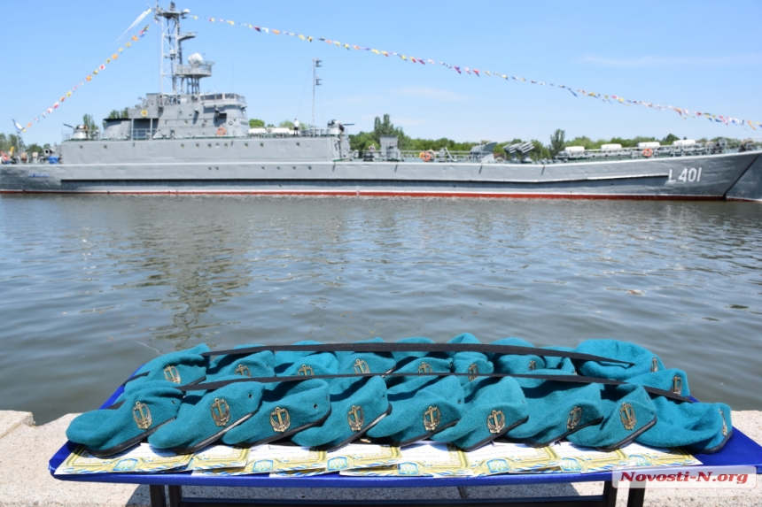 Как в Николаеве Президент Украины менял береты морпехам. ФОТОРЕПОРТАЖ