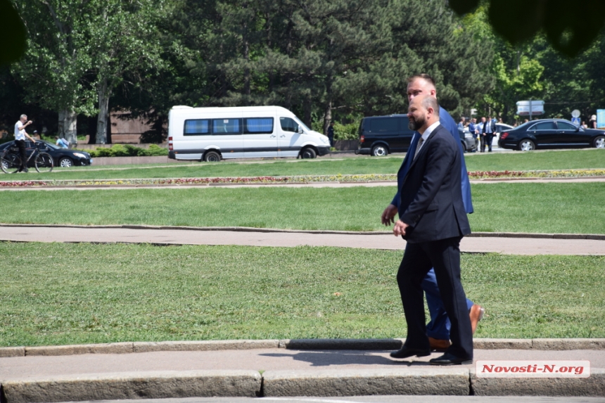 Как Президент в кафе посидел и погулял по центру Николаева. ФОТОРЕПОРТАЖ