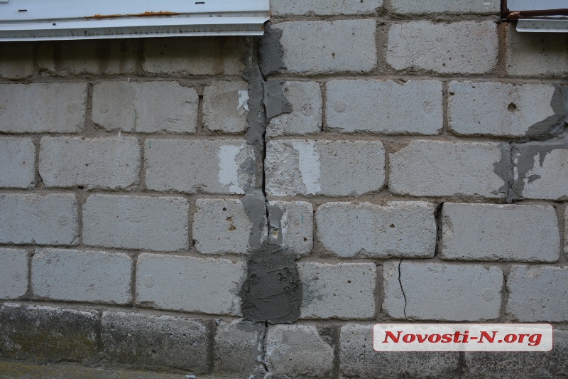 Скандал вокруг закрытия в Николаеве детского сада: здание без фундамента и с тяжелой крышей