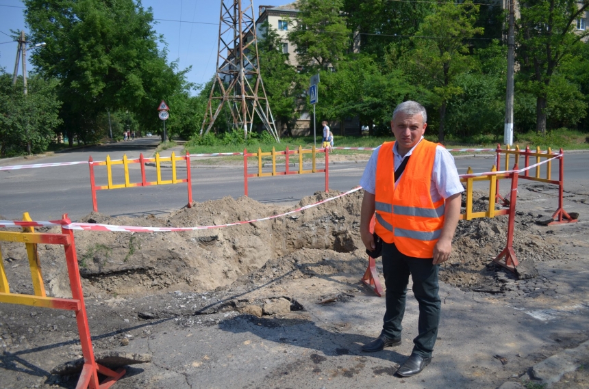 «Николаевводоканал» до утра будет работать над утечкой на ул. Чайковского - жителей просят запастись водой