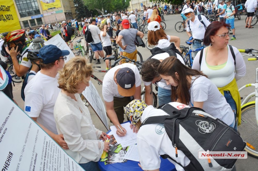 В Николаеве прошел масштабный велодень — участвовали несколько тысяч велосипедистов