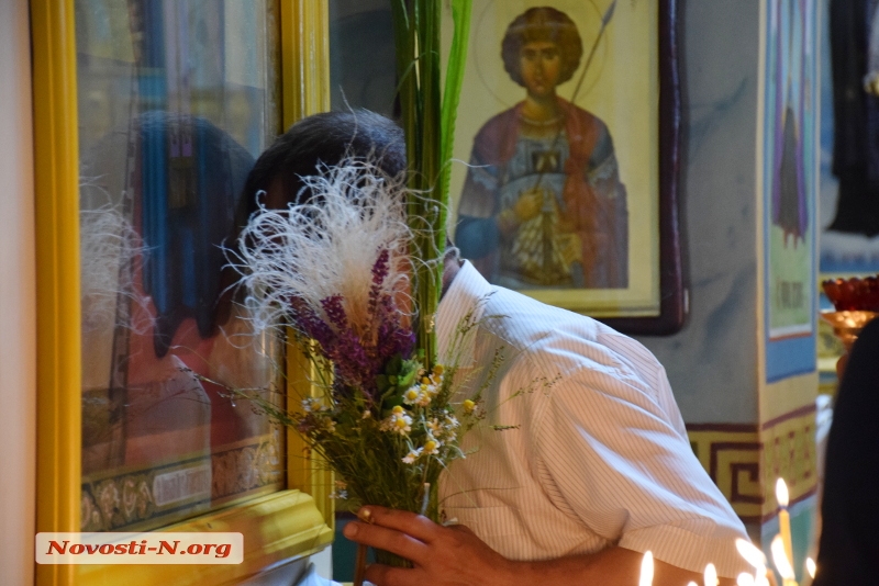  В главном николаевском православном храме отмечают Троицу. ФОТОРЕПОРТАЖ