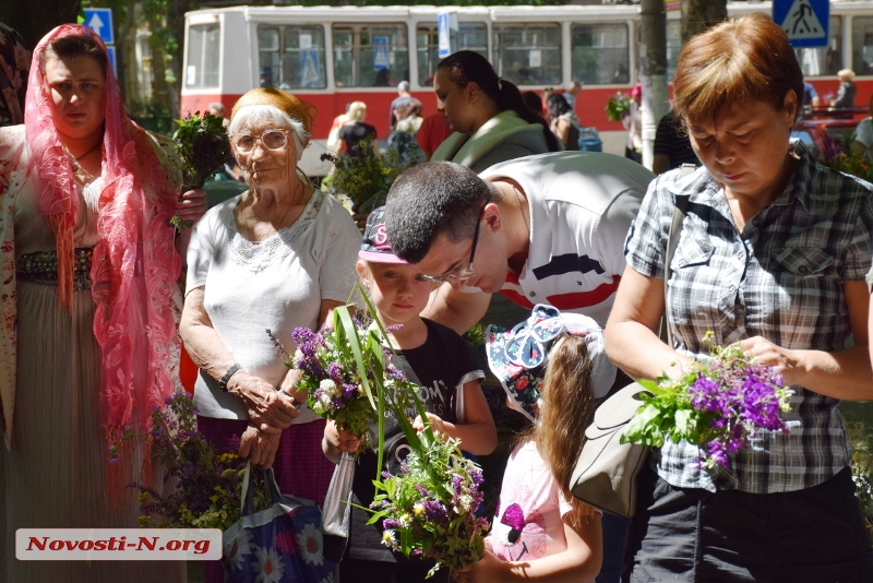  В главном николаевском православном храме отмечают Троицу. ФОТОРЕПОРТАЖ