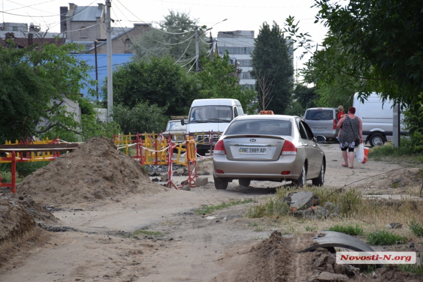 «Жуткий аромат и фекальные окопы»: как живут николаевцы на улице Лесковой