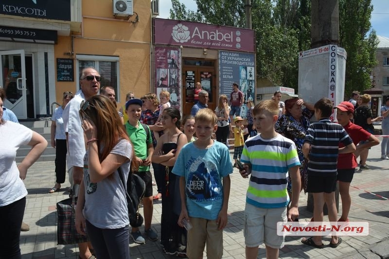 Пикетчики, перекрывшие улицу в Николаеве, требуют приезда мэра Сенкевича