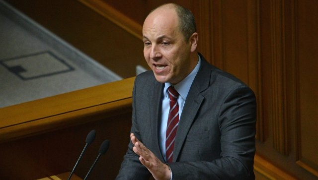 Парубий просит украинцев "не увеличивать обменный фонд Путина" и не ехать в Россию
