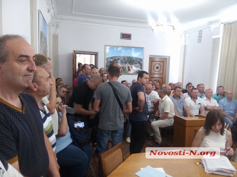В Николаеве маршрутчики на заседании исполкома требуют повышения цены на проезд