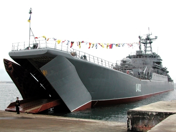 Корабль с украинцами, эвакуированными из Ливии, прибыл в Севастополь