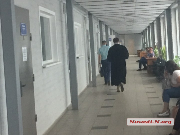 В Николаеве суд отправил двух подозреваемых в изнасиловании 12-летней девочки в СИЗО