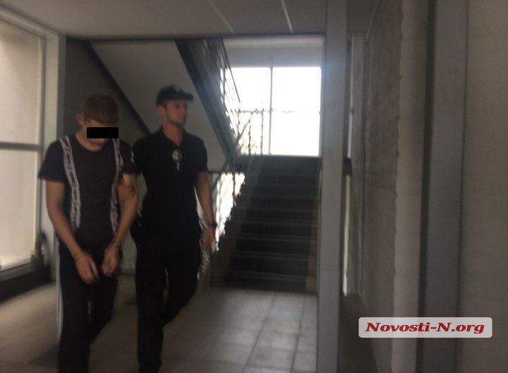 Подозреваемый в изнасиловании 12-летней девочки в центре Николаева украл у неё вещи