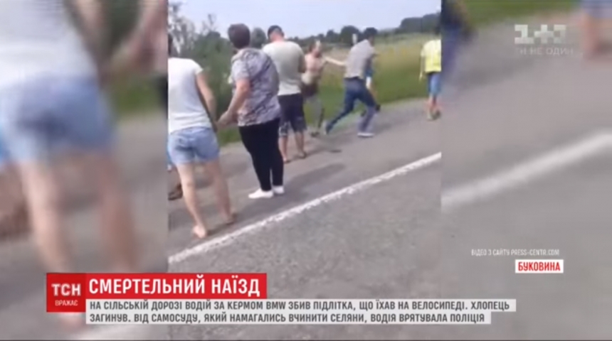 В Черновицкой области едва не линчевали водителя, который сбил насмерть подростка  