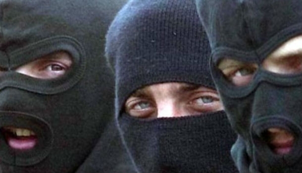 В Николаеве трое разбойников в масках избили супружескую пару и ограбили их