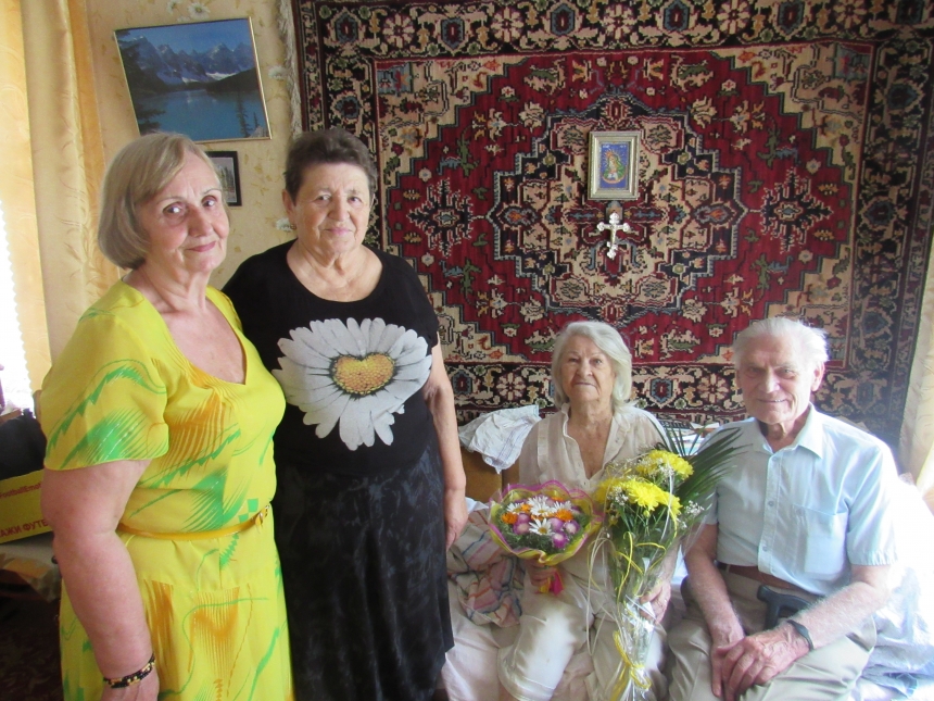 В Заводском районе с 90-летием поздравили Нину Дуброву